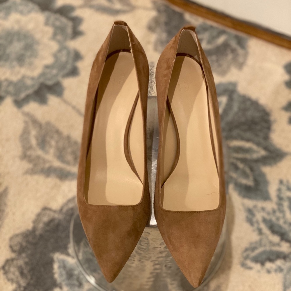 Everlane beige kitten heels 360